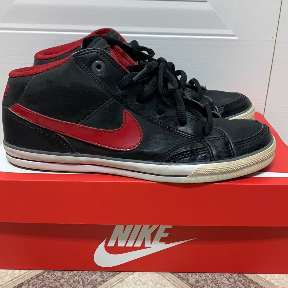 Nike Black and Red Sneakers Size US 5